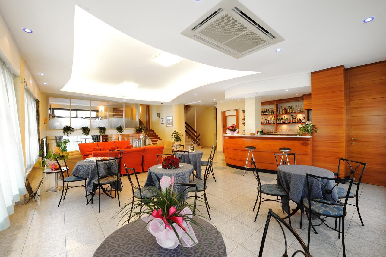 Hotel Mirabel ริมินี ภายนอก รูปภาพ