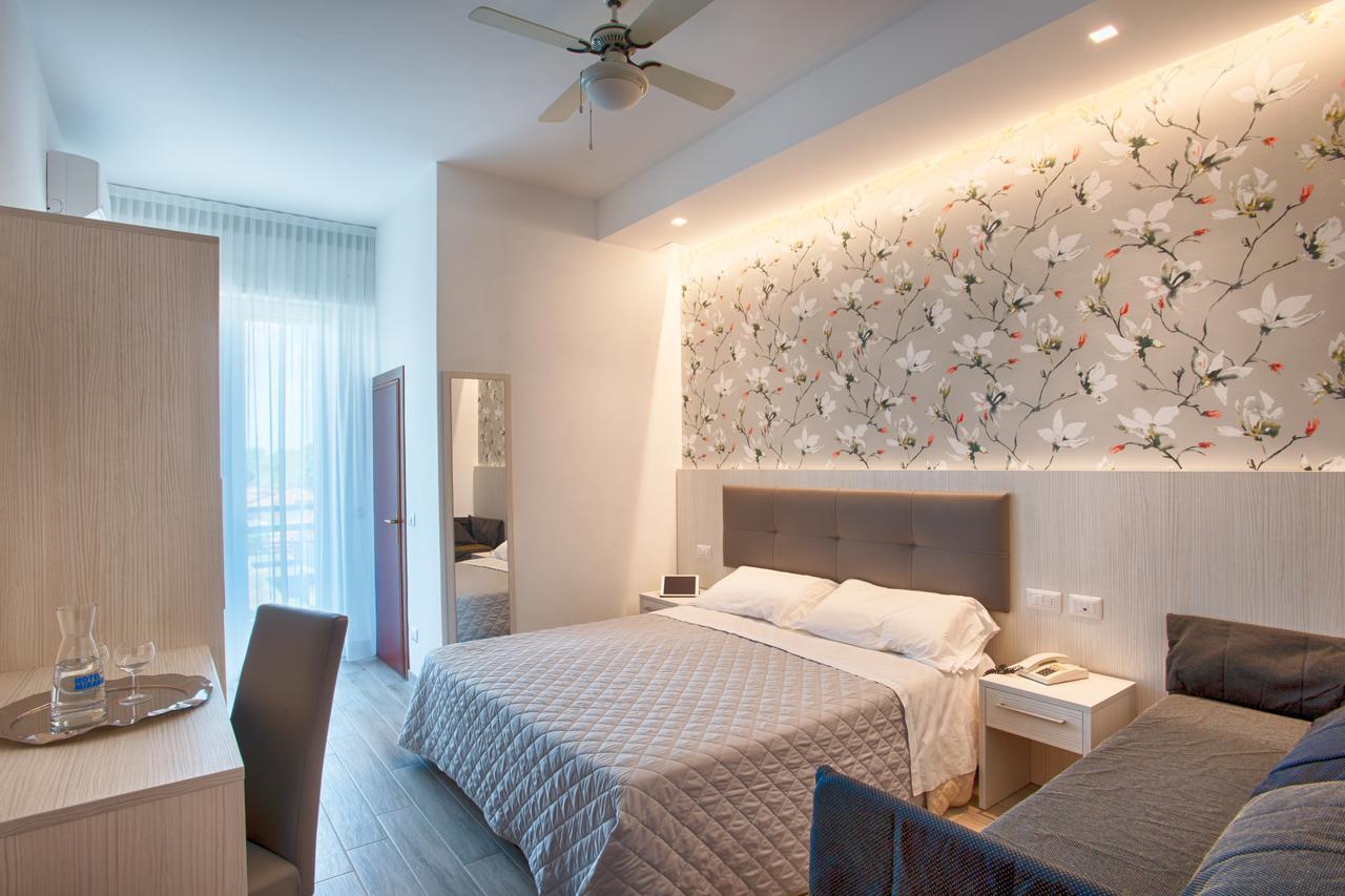 Hotel Mirabel ริมินี ภายนอก รูปภาพ