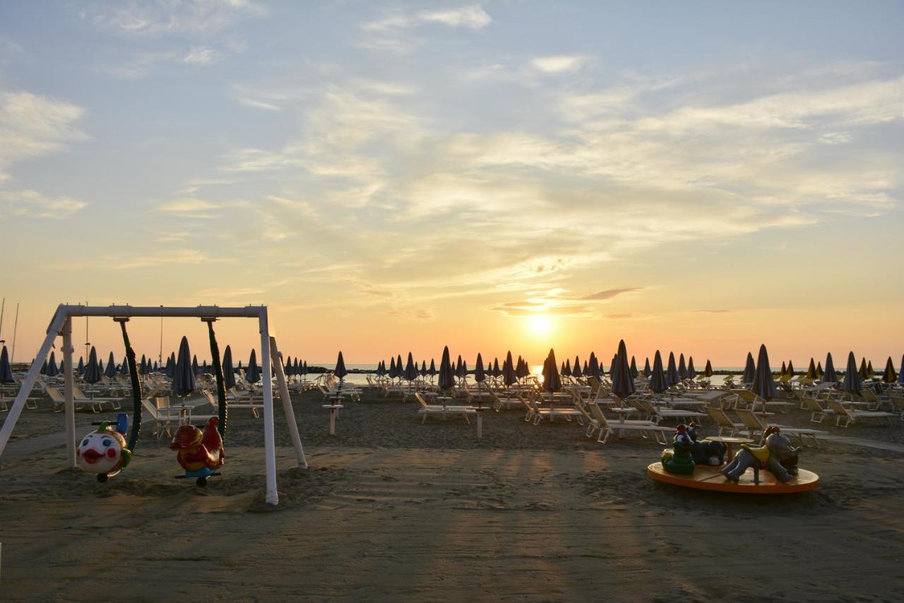 Hotel Mirabel ริมินี ภายนอก รูปภาพ